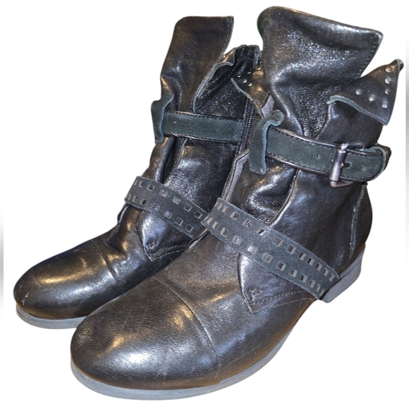 Miz Mooz Black Ankle Boots - Picture 1 of 6